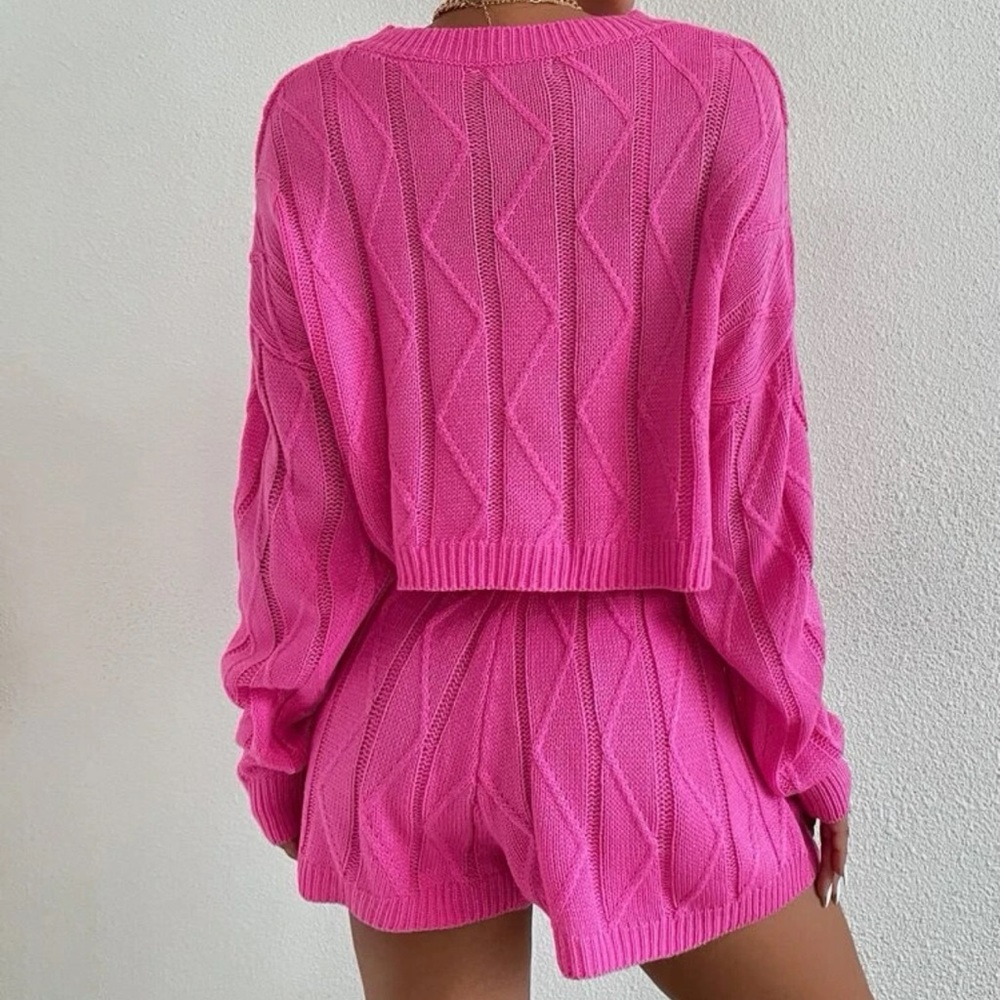 Drop shoulder textured crop top sweater & knit shorts set - Picture 2 of 3